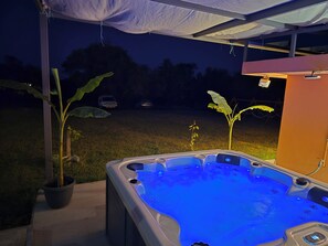 Bain à remous extérieur