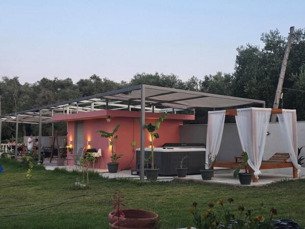 Bain à remous extérieur