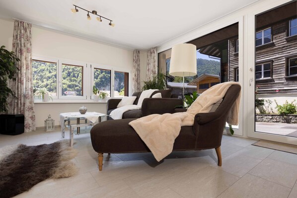 Smart TV, DVD player, books