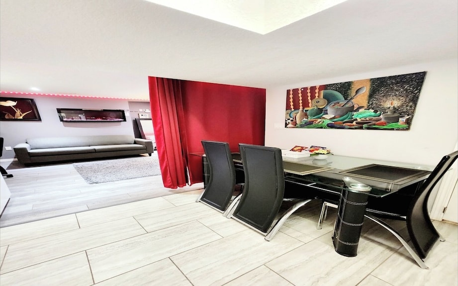 Staycation Studio Apartment: Full Kitchen, Washroom, And Free Parking - London