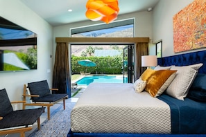 3 bedrooms, desk, iron/ironing board, travel cot - Palm Springs Perfection with Private Casita (Palm Springs)