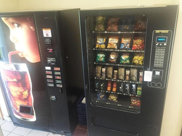 Vending machine - Motel 6 Portland, IN (Portland)
