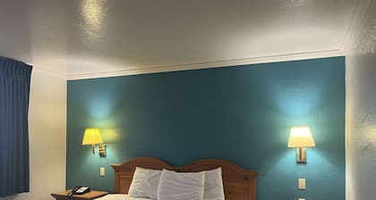 Motel 6 Portland, IN