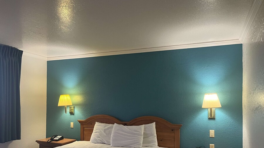 Motel 6 Portland, IN