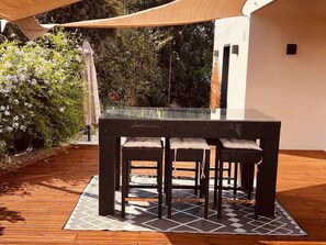 Outdoor dining - Beautiful villa 10 min walk from Ile Rousse (monticello)
