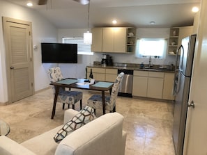 Private kitchen - Cozy coastal cottage in Goodland  (Marco Island)
