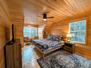 3 bedrooms, desk, iron/ironing board, free WiFi