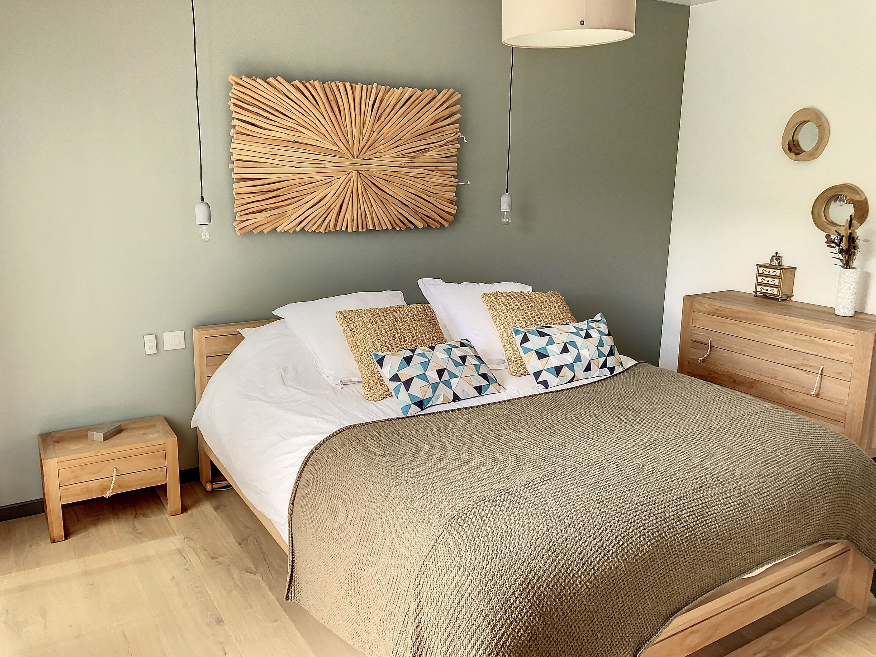 5 bedrooms, iron/ironing board, free WiFi, bed sheets