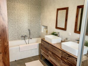 Combined shower/bathtub, hair dryer, towels, soap