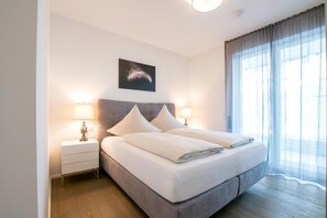 3 Schlafzimmer, Schreibtisch, Bügeleisen/Bügelbrett, Reisekinderbett