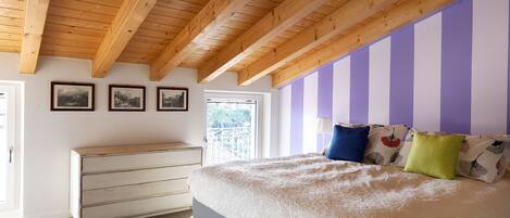 2 bedrooms, desk, free WiFi, bed sheets