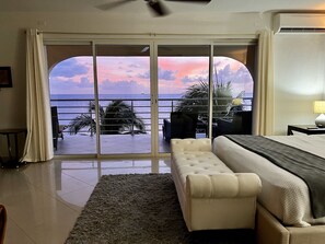 2 bedrooms, in-room safe, desk, iron/ironing board