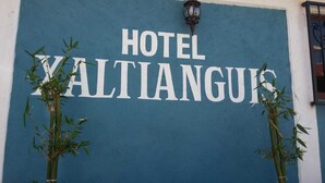 Uklassifisert bilde, 3 av 6, knapp