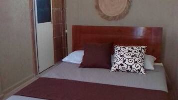 Habitación individual básica | Wifi y ropa de cama