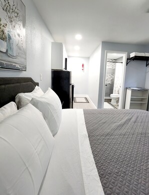 1 bedroom, desk, iron/ironing board, travel cot - Studio 4A ! (Lakeland)