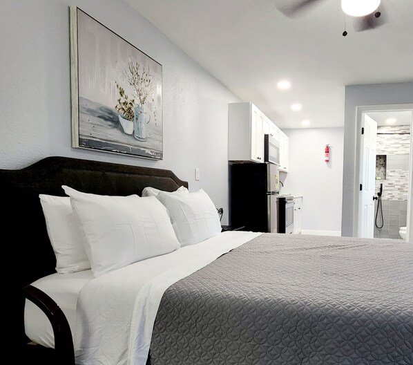 1 bedroom, desk, iron/ironing board, travel cot - Studio 4A ! (Lakeland)