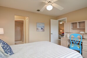 3 Schlafzimmer, Schreibtisch, Bügeleisen/Bügelbrett, Reisekinderbett