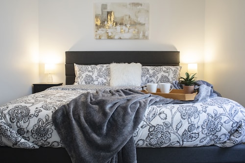 Modern 3-bedroom Guest Suite by Silicon Slopes