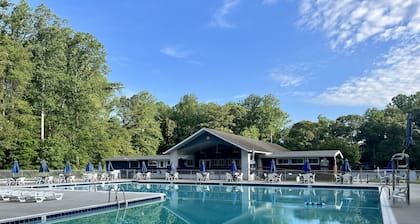 Beach House in waterfront gated community w/ salt water pool