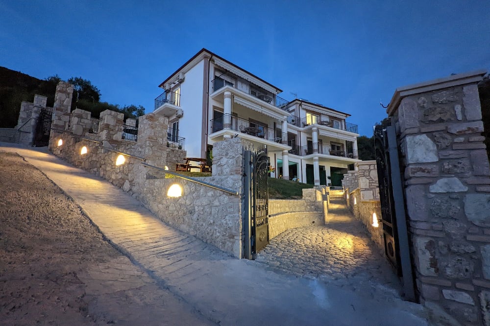 Natura Luxury Suites Parga