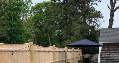 Darling Cape Cottage - Steps from Downtown Harwich Port