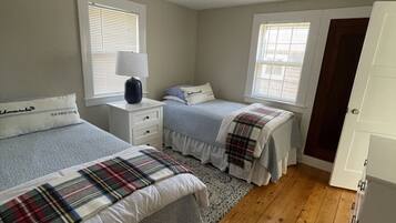 2 slaapkamers, een strijkplank/strijkijzer, reisbedje, gratis wifi