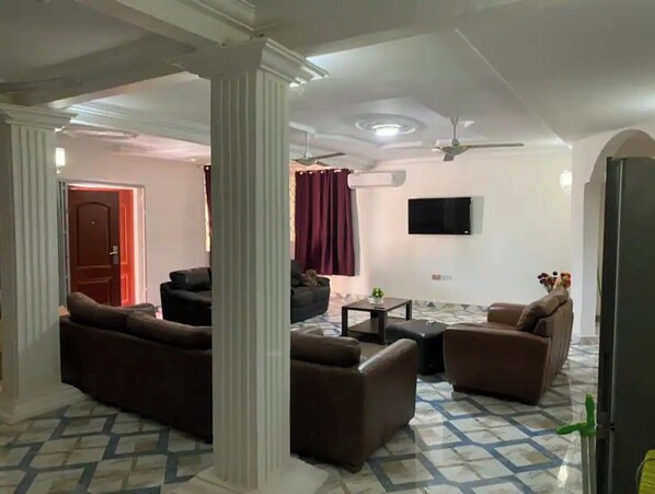 Living area - Family Size 6 Bedroom House with Swimming Pool and Big Compound (Sege)