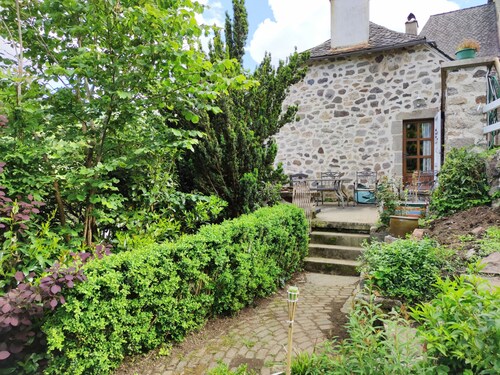 Authentic house a few steps from hiking trails and ski slopes