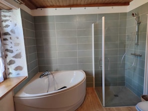 Ensemble douche/baignoire, sĂšche-cheveux