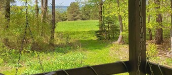 Enjoy the outdoors in this cozy Log Home on top of hill