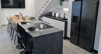 SINGLE COTTAGE WITH PRIVATE JACUZZI 80 METERS FROM THE BEACH