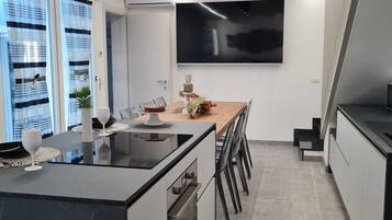 Fridge, microwave, oven, stovetop