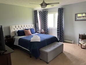 3 chambres, bureau, fer et planche à repasser, lit parapluie