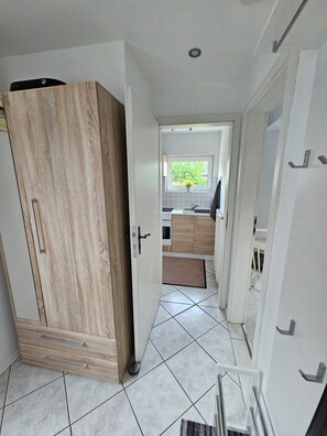 Fridge, stovetop, coffee/tea maker, electric kettle