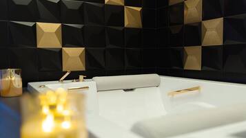 Duschwanne, Whirlpool, Haartrockner, Bidet