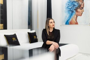 1 camera, una scrivania, ferro/asse da stiro, culla da viaggio