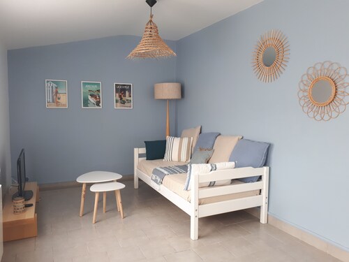 2 rooms 5 minutes from the sea