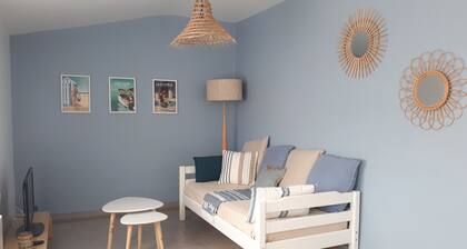 2 rooms 5 minutes from the sea