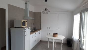 Fridge, microwave, stovetop, coffee/tea maker