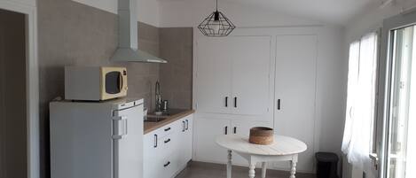 Fridge, microwave, stovetop, coffee/tea maker