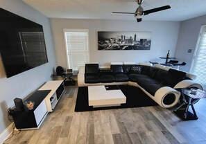 Fernseher, Tischtennisplatte