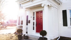 A white house with a red door and number 23. - The Clipper - 1747 Historic Isaac Pierce House 1st Floor (Somerset)