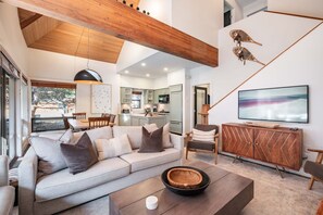 TV, fireplace, stereo