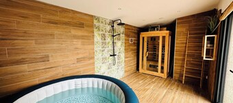 Gîte with Private Pool, Spa and Game Room