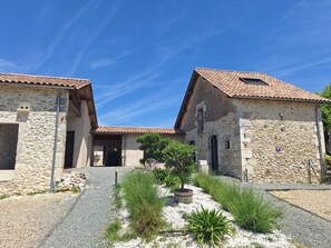 Exterior - Gîte with Private Pool, Spa and Game Room (Cunèges)