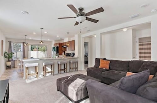 *Montward preserve way retreat* WiFi Near,Airport & Zoo