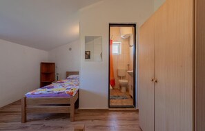 2 bedrooms, free WiFi, bed sheets