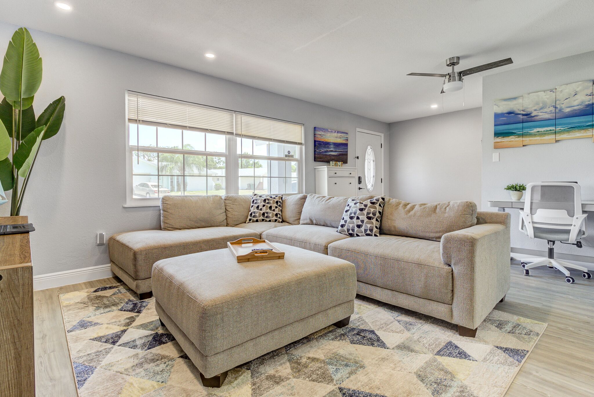 Smart-tv, bordsfotboll och kontor