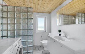 Shower - Cozy home in Thisted with WiFi (Thisted)