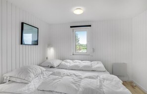 3 bedrooms, travel crib, free WiFi
